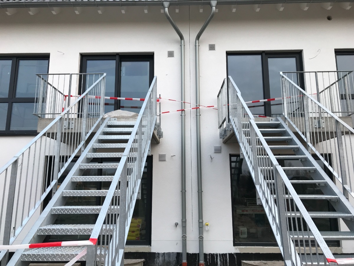 Treppen zum Balkon bei einem Neubau Treppen zum Balkon bei einem Neubau